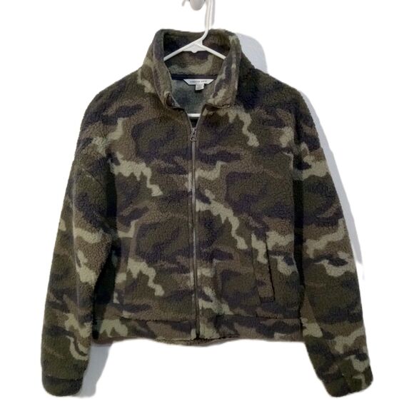 AE American Eagle  Camo Sherpa Fleece Medium Women's Zip-Up Cropped Sweater - Picture 1 of 4